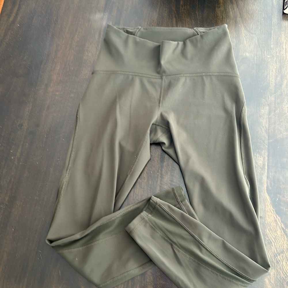 Great buy.. lululemon leggings in a small size with a 25” inseam
